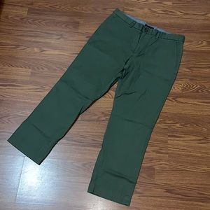 SOLD - Banana Republic Men’s Size 35x30 Aiden Chino